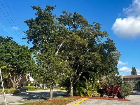 10332 Sunrise Lakes Blvd #111, Sunrise, FL 33322
