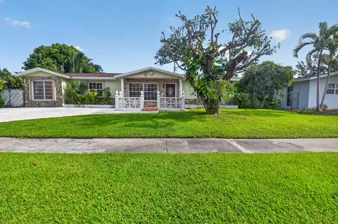 1826 16th Ave N, Lake Worth Beach, FL 33460
