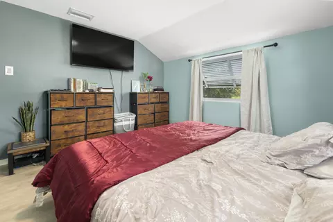 Bedroom - 19695 NW 80th Dr, Okeechobee, FL 34972 photo 7 of 7
