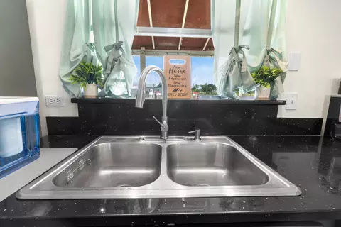 Kitchen - 19695 NW 80th Dr, Okeechobee, FL 34972 photo 3 of 5