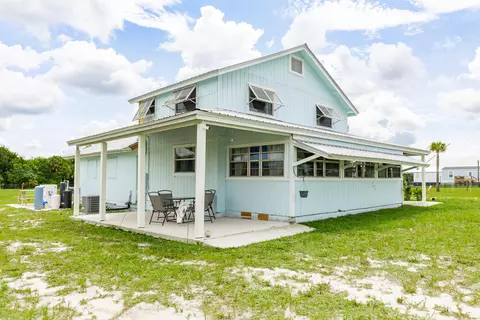 Exterior - 19695 NW 80th Dr, Okeechobee, FL 34972 photo 7 of 9
