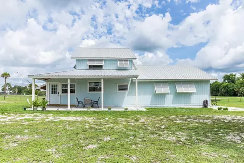 Exterior - 19695 NW 80th Dr, Okeechobee, FL 34972 photo 5 of 9