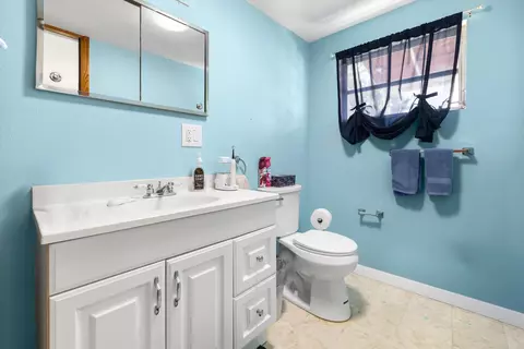 Bath - 19695 NW 80th Dr, Okeechobee, FL 34972 photo 1 of 3