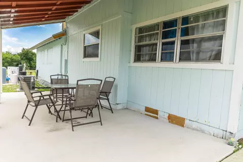 Exterior - 19695 NW 80th Dr, Okeechobee, FL 34972 photo 6 of 9