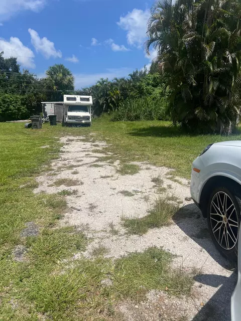 88 Sleepy Hollow Dr, West Palm Beach, FL 33415