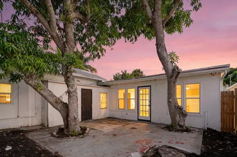 526 38th St, West Palm Beach, FL 33407