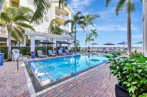 Exterior - 815 NW Flagler Ave #201, Stuart, FL 34994 photo 3 of 5