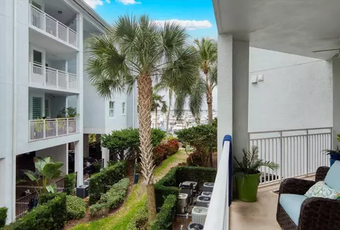 Exterior - 815 NW Flagler Ave #201, Stuart, FL 34994 photo 1 of 5