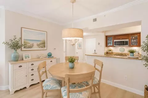 Dining - 815 NW Flagler Ave #201, Stuart, FL 34994 photo 3 of 5