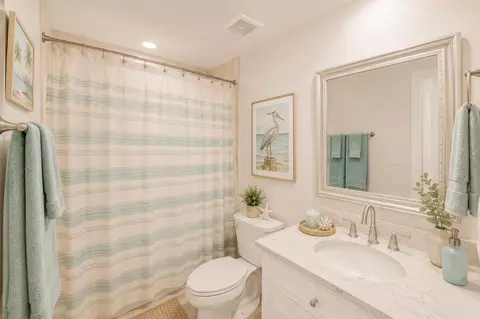 Bath - 815 NW Flagler Ave #201, Stuart, FL 34994 photo 4 of 5