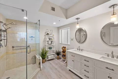 Bath - 815 NW Flagler Ave #201, Stuart, FL 34994 photo 2 of 5