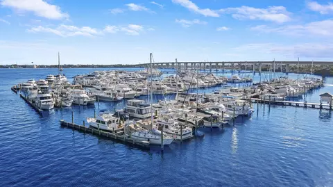 View/Area - 815 NW Flagler Ave #201, Stuart, FL 34994 photo 1 of 10