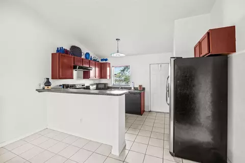 913 SE Forrest Park Dr, Stuart, FL 34994 photo 9