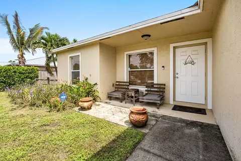 913 SE Forrest Park Dr, Stuart, FL 34994 photo 4