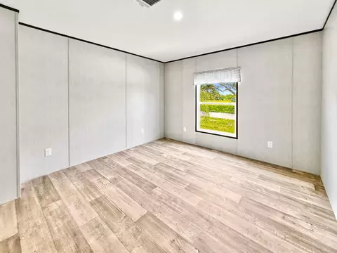Bedroom - 9542 SE 57th Dr, Okeechobee, FL 34974 photo 5 of 6