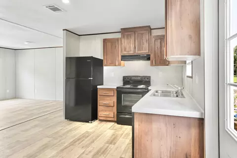 Kitchen - 9542 SE 57th Dr, Okeechobee, FL 34974 photo 1 of 2