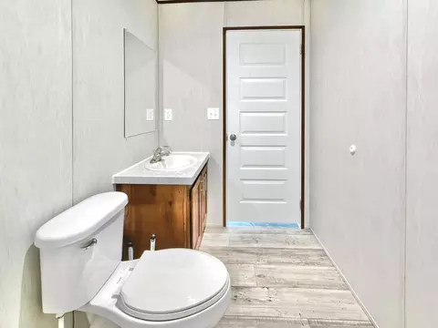 Bath - 9542 SE 57th Dr, Okeechobee, FL 34974 photo 2 of 5
