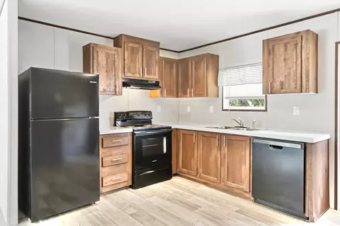 Kitchen - 9542 SE 57th Dr, Okeechobee, FL 34974 photo 2 of 2