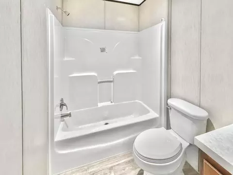 Bath - 9542 SE 57th Dr, Okeechobee, FL 34974 photo 1 of 5