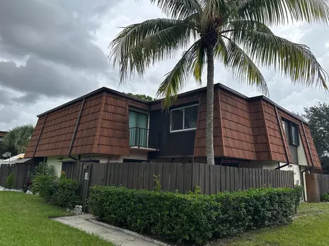 2100 White Pine Cir #D, Greenacres, FL 33415