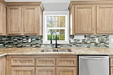 Kitchen - 4675 SE Circle Way, Stuart, FL 34997 photo 3 of 5