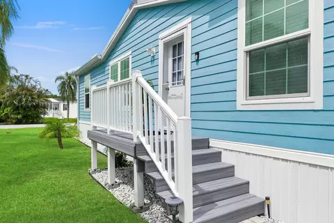 Exterior - 4675 SE Circle Way, Stuart, FL 34997 photo 3 of 12