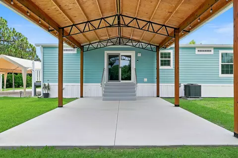 Exterior - 4675 SE Circle Way, Stuart, FL 34997 photo 4 of 12