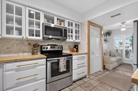 Kitchen - 706 Ocean Dunes Cir, Jupiter, FL 33477 photo 4 of 5