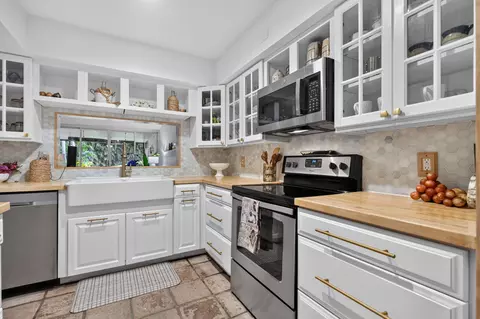 Kitchen - 706 Ocean Dunes Cir, Jupiter, FL 33477 photo 3 of 5