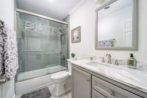Bath - 3273 SE Fairway E, Stuart, FL 34997 photo 3 of 4