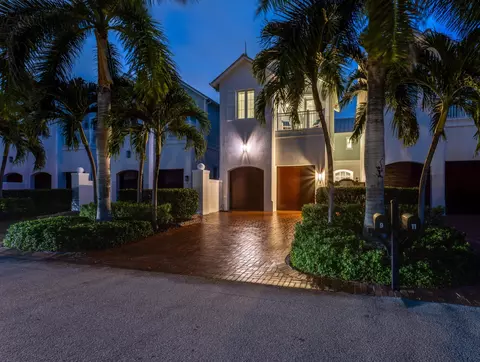 9 Adams Rd, Ocean Ridge, FL 33435