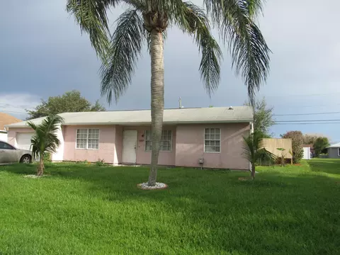 2557 SE Robin Cir, Port Saint Lucie, FL 34952