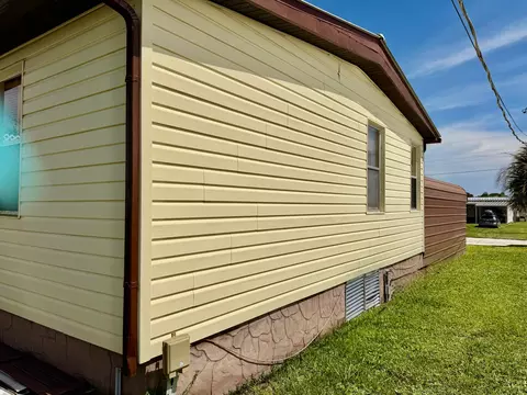 Exterior - 2301 SE 33rd St, Okeechobee, FL 34974 photo 3 of 4