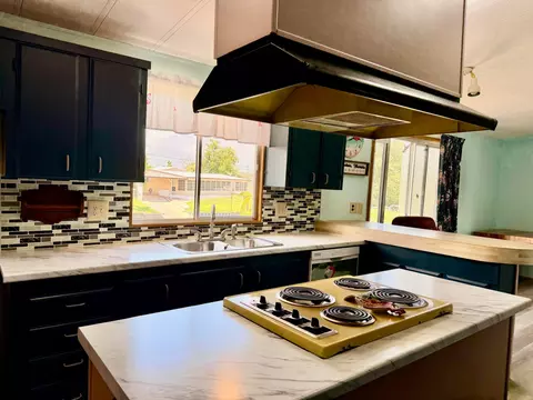 Kitchen - 2301 SE 33rd St, Okeechobee, FL 34974 photo 2 of 3