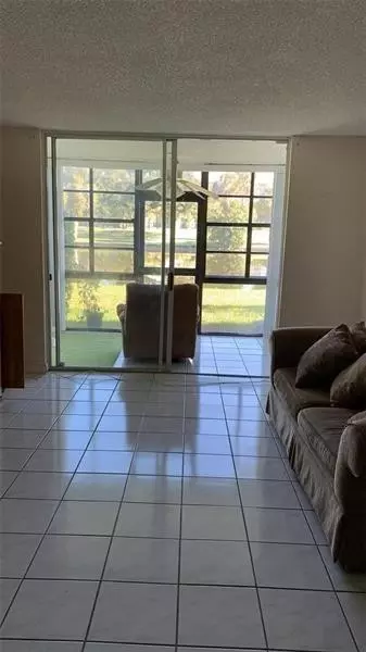 3740 Inverrary Dr #1E, Lauderhill, FL 33319