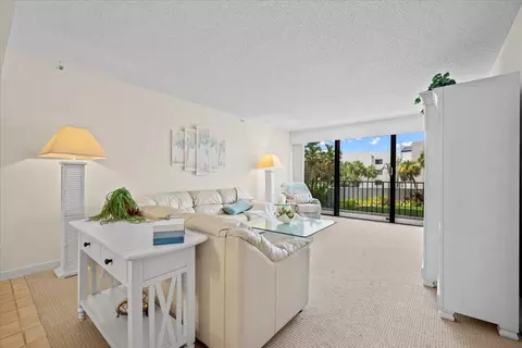 Living - 1300 S State Hwy A1a, Jupiter, FL 33477 photo 2 of 5