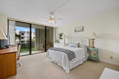 Bedroom - 1300 S State Hwy A1a, Jupiter, FL 33477 photo 3 of 3