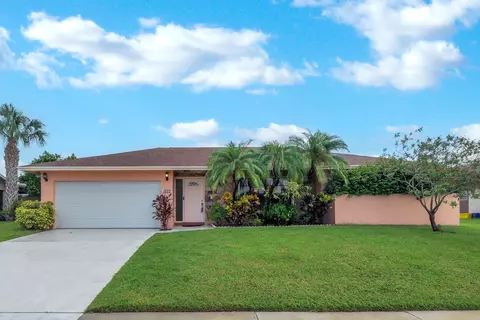 1222 Essex Dr, Wellington, FL 33414