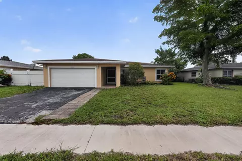 8208 NW 75th Ave, Tamarac, FL 33321