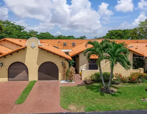 5325 S Bolero Cir, Delray Beach, FL 33484