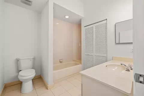 Bath - 18951 Painted Leaf Ct, Jupiter, FL 33458 photo 4 of 8