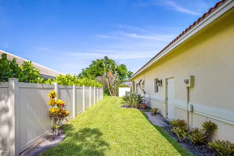 Exterior - 18951 Painted Leaf Ct, Jupiter, FL 33458 photo 5 of 9