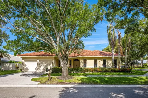 Exterior - 18951 Painted Leaf Ct, Jupiter, FL 33458 photo 2 of 9