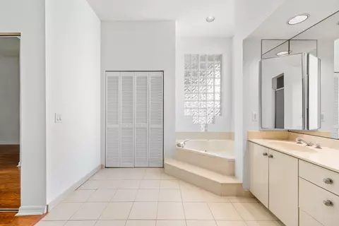 Bath - 18951 Painted Leaf Ct, Jupiter, FL 33458 photo 3 of 8