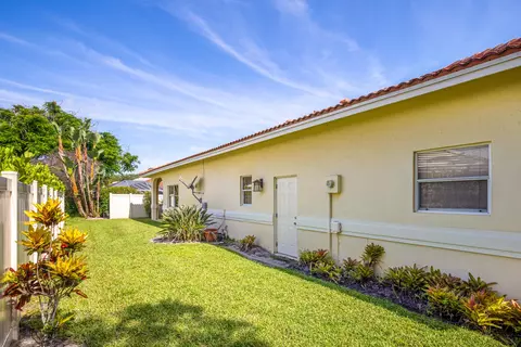 Exterior - 18951 Painted Leaf Ct, Jupiter, FL 33458 photo 6 of 9
