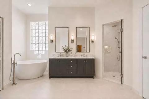 Bath - 18951 Painted Leaf Ct, Jupiter, FL 33458 photo 2 of 8