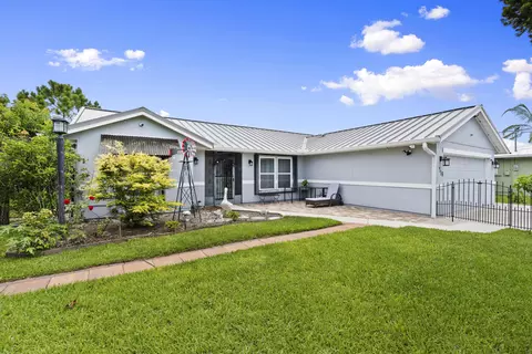 718 SW Abraham Ave, Port Saint Lucie, FL 34953