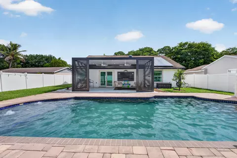 4858 Classic Dr, West Palm Beach, FL 33417