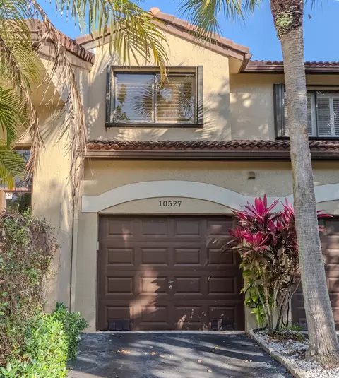 10527 NW 10th St #B-130, Plantation, FL 33322