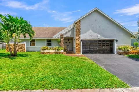 7461 NW 35th St, Lauderhill, FL 33319